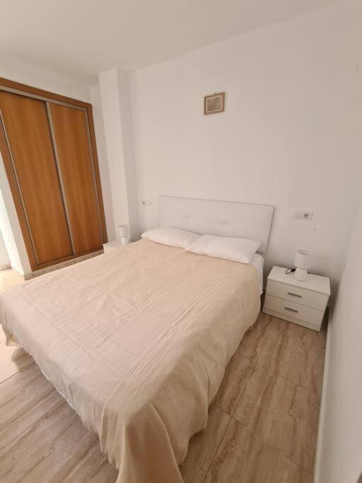 Beautiful Apartment With Patio Torrevieja Exterior photo
