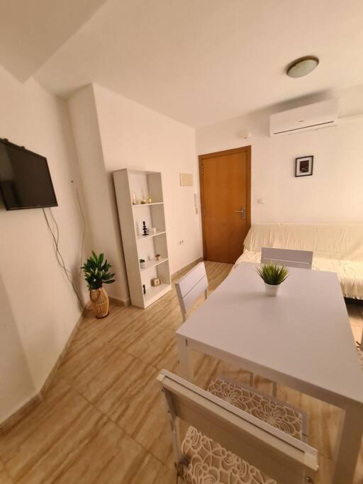 Beautiful Apartment With Patio Torrevieja Exterior photo