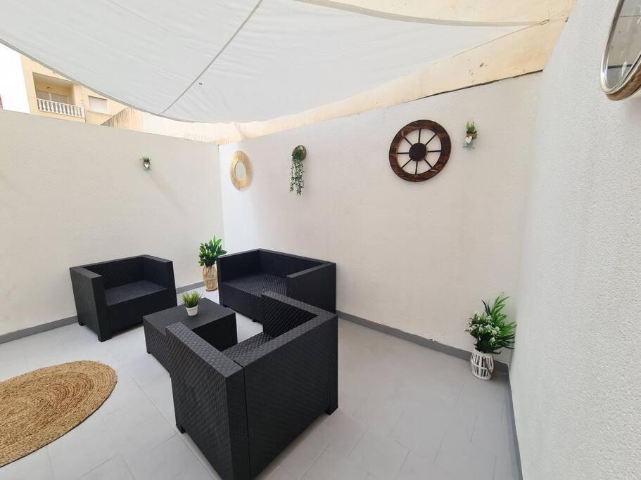 Beautiful Apartment With Patio Torrevieja Exterior photo