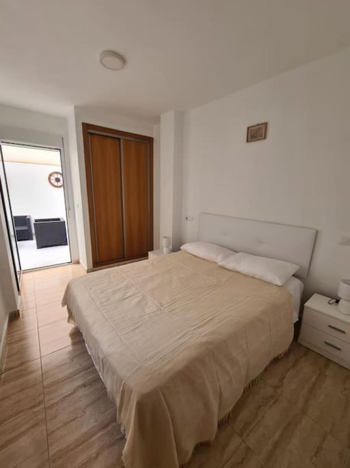 Beautiful Apartment With Patio Torrevieja Exterior photo
