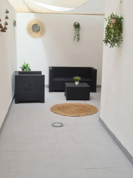 Beautiful Apartment With Patio Torrevieja Exterior photo