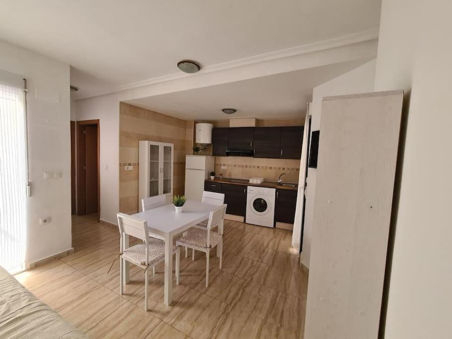Beautiful Apartment With Patio Torrevieja Exterior photo